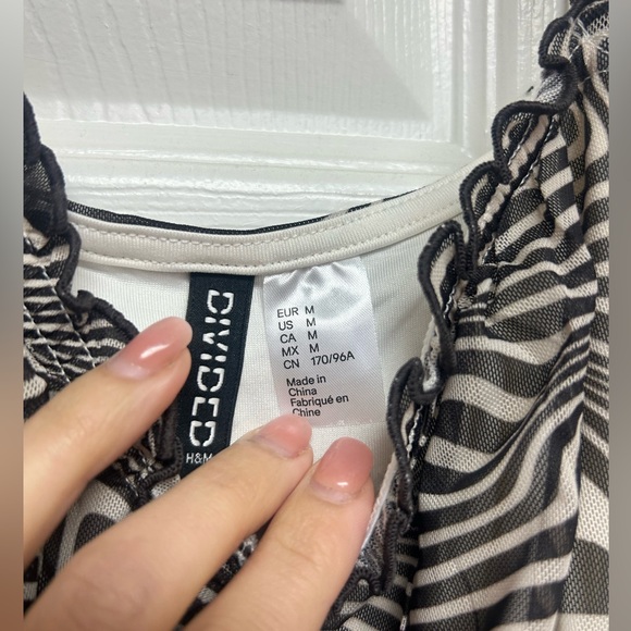 2 for 1 bodycon ruffle dress. Brown and black and white print. - Picture 3 of 4
